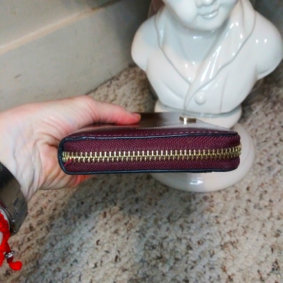 Kate Spade New York Bixby Place Burgundy Patent Leather Zip-Around Wallet - Picture 4 of 11